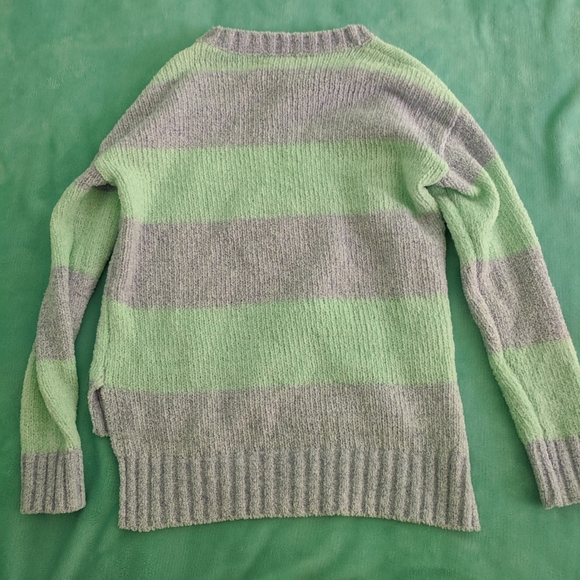 Sweatshirt - Picture 2 of 2